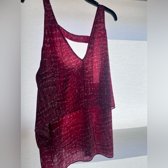 White House Black Market top.  Size XL.  100% polyester. - Picture 1 of 6